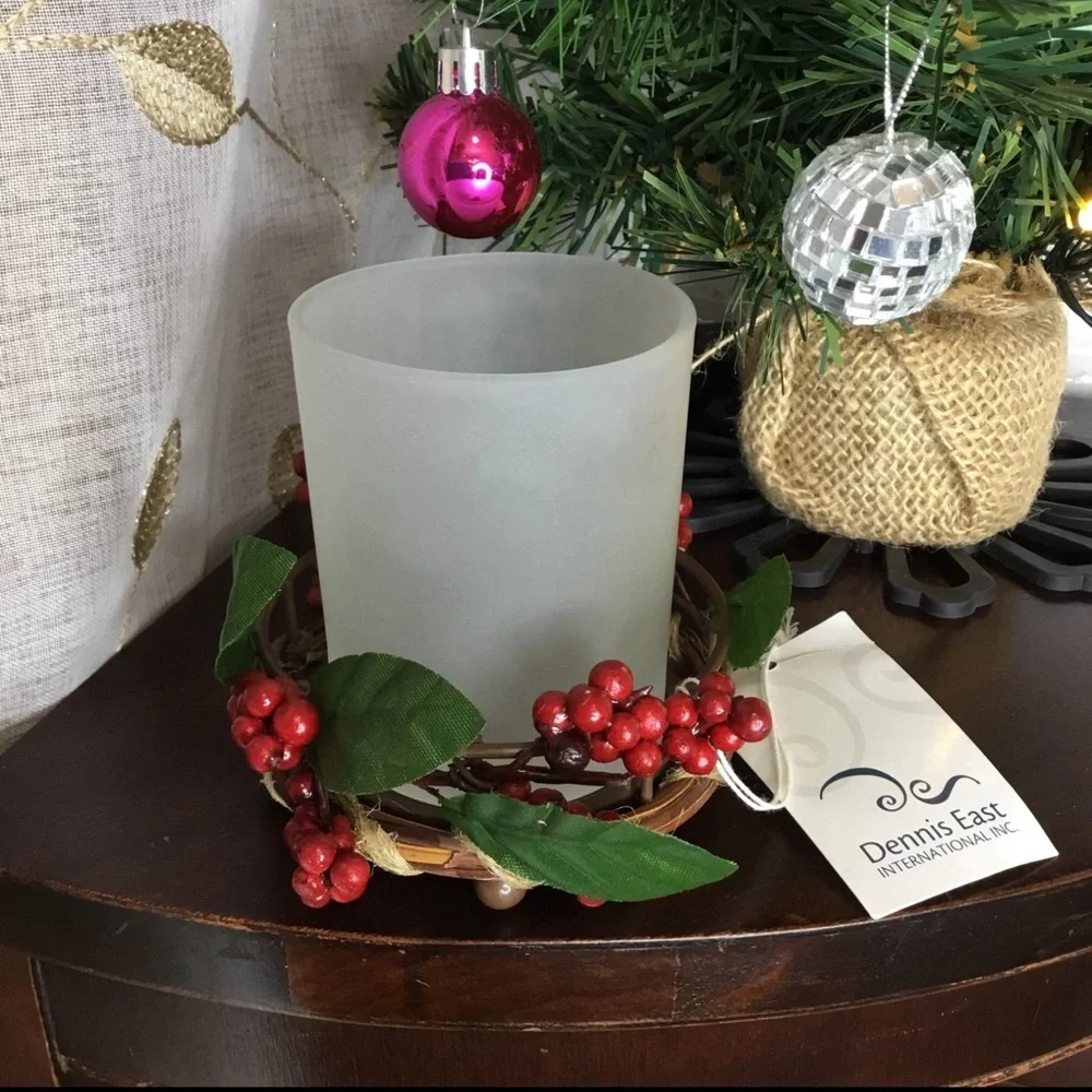 Dennis East International Winterberry Candle holder